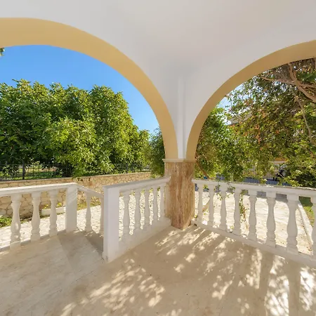 Kiki Studios * Kalamákion