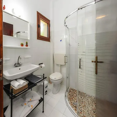 Kiki Studios Kalamákion